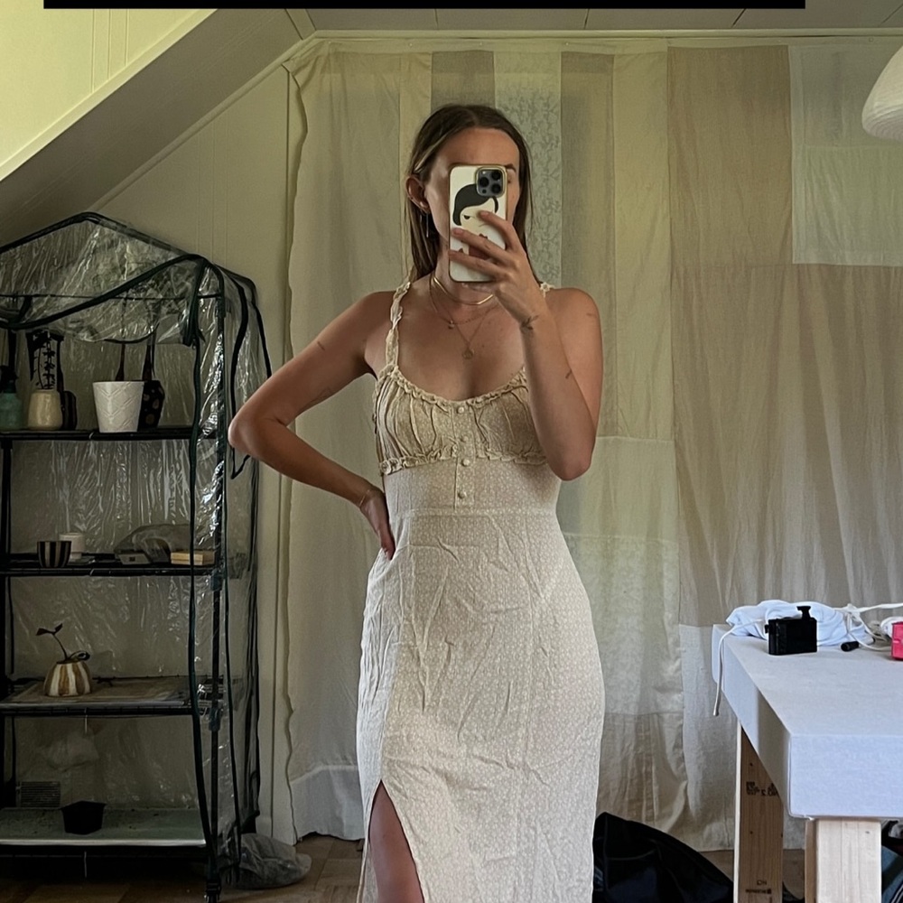 Elegant Cream Sleeveless Dress